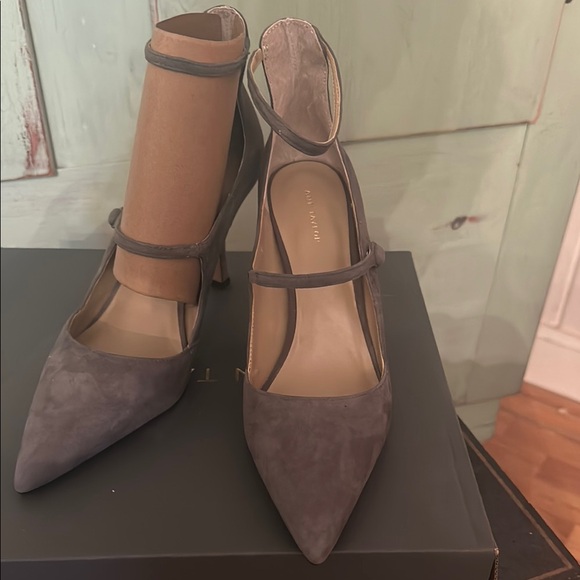 Chic Gray Suede Heels - Picture 5 of 7